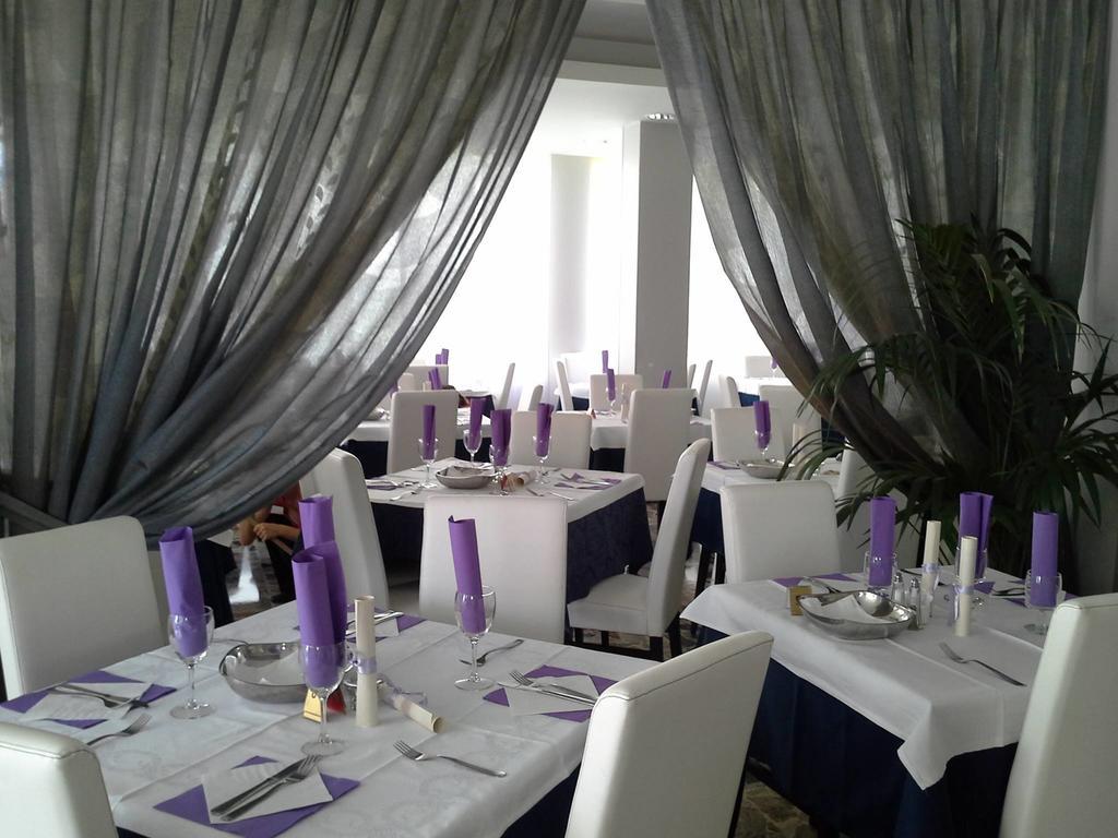 Hotel Ermeti B&B Brunch Риччоне Экстерьер фото